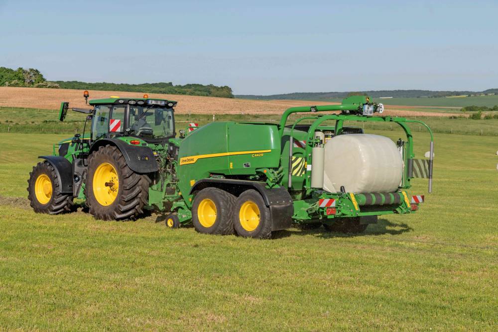 John Deere C442R.
