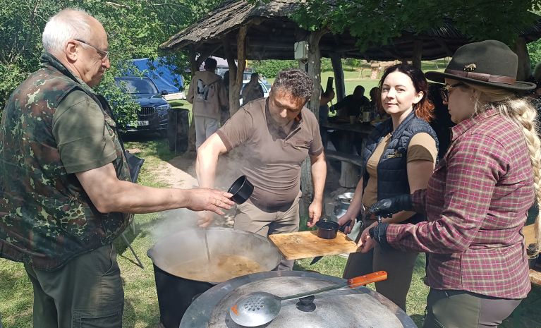 medžiotojai žemdirbių vasaros sąskrydyje