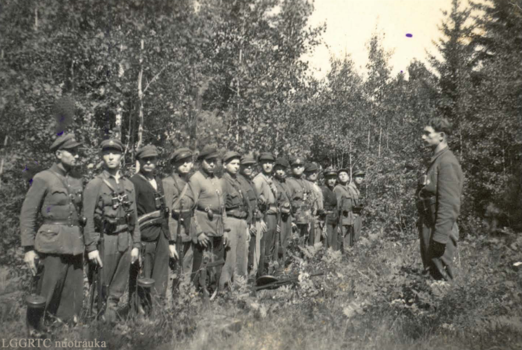 Dainavos apygardos Šarūno rinktinės partizanų rikiuotė