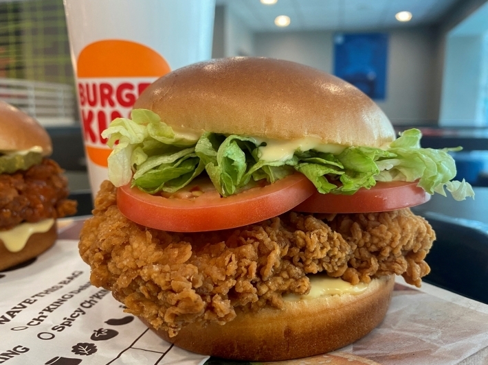 Kylant kainoms, „Burger King“ Indijoje braukia pomidorus iš valgiaraščio