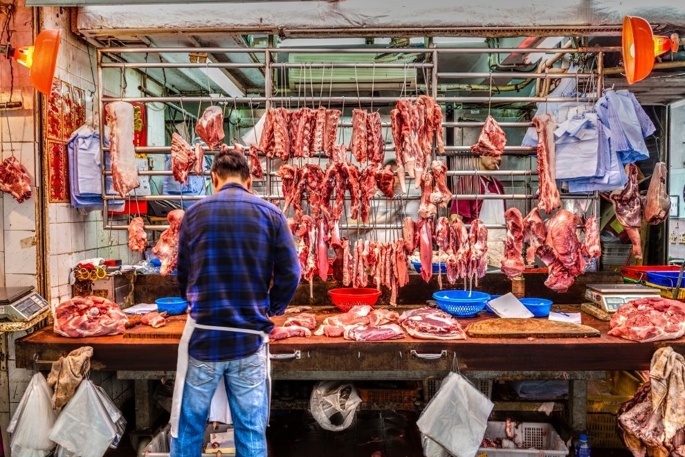 Vieni negali įpirkti visaverčių produktų, o kiti nori juos paversti dar sunkiau įperkamais