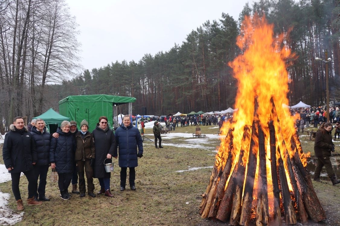 Ledas tirpsta, bet šventė „Trauk stintelę“ įvyko