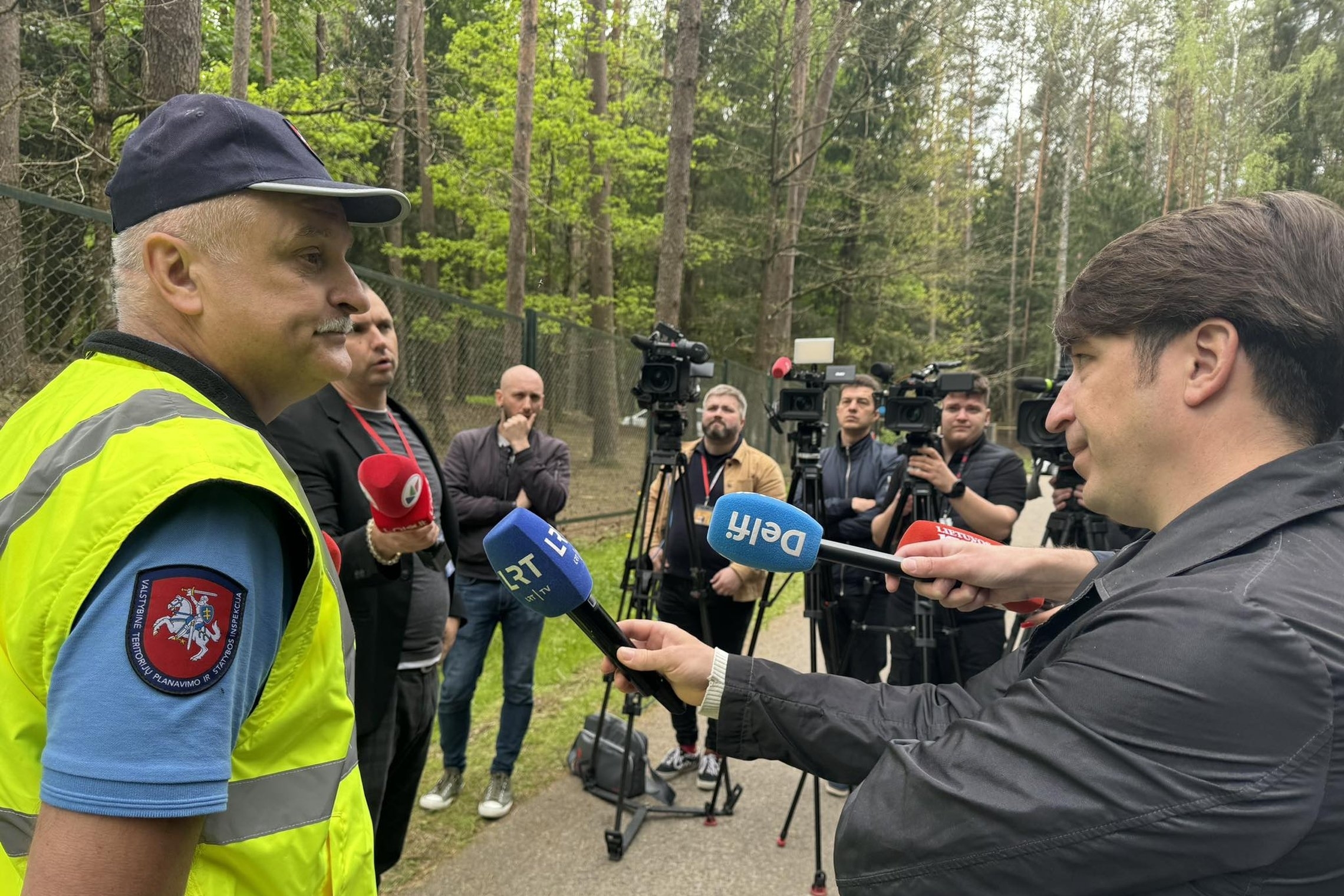 Inspektoriams nepavyko patekti į įtariamą J. Borisovo šaudyklą, nurodyta ją atkasti