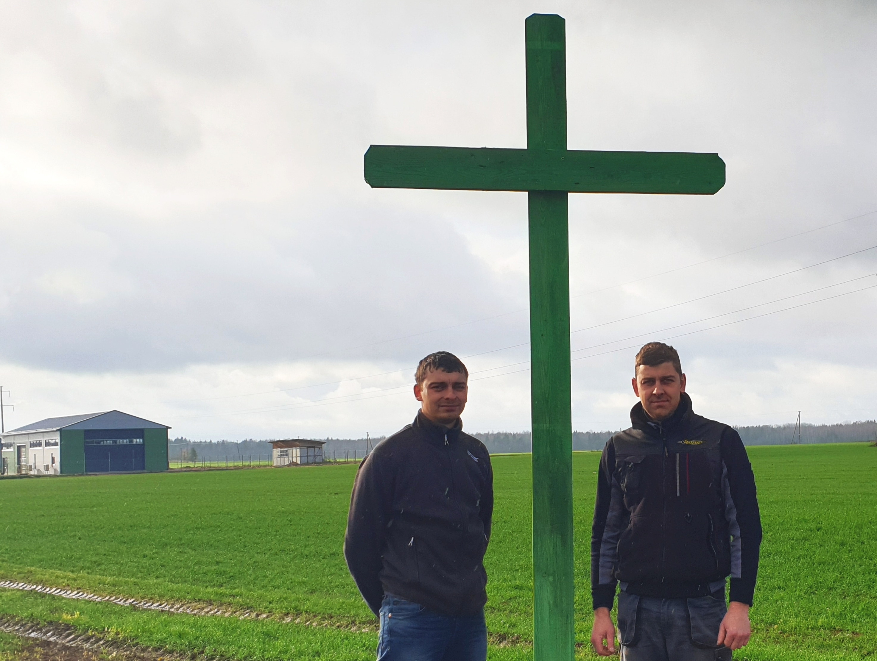 Ūkininkai broliai Dainius ir Gediminas prašo valdžios nežudyti lietuviško kaimo