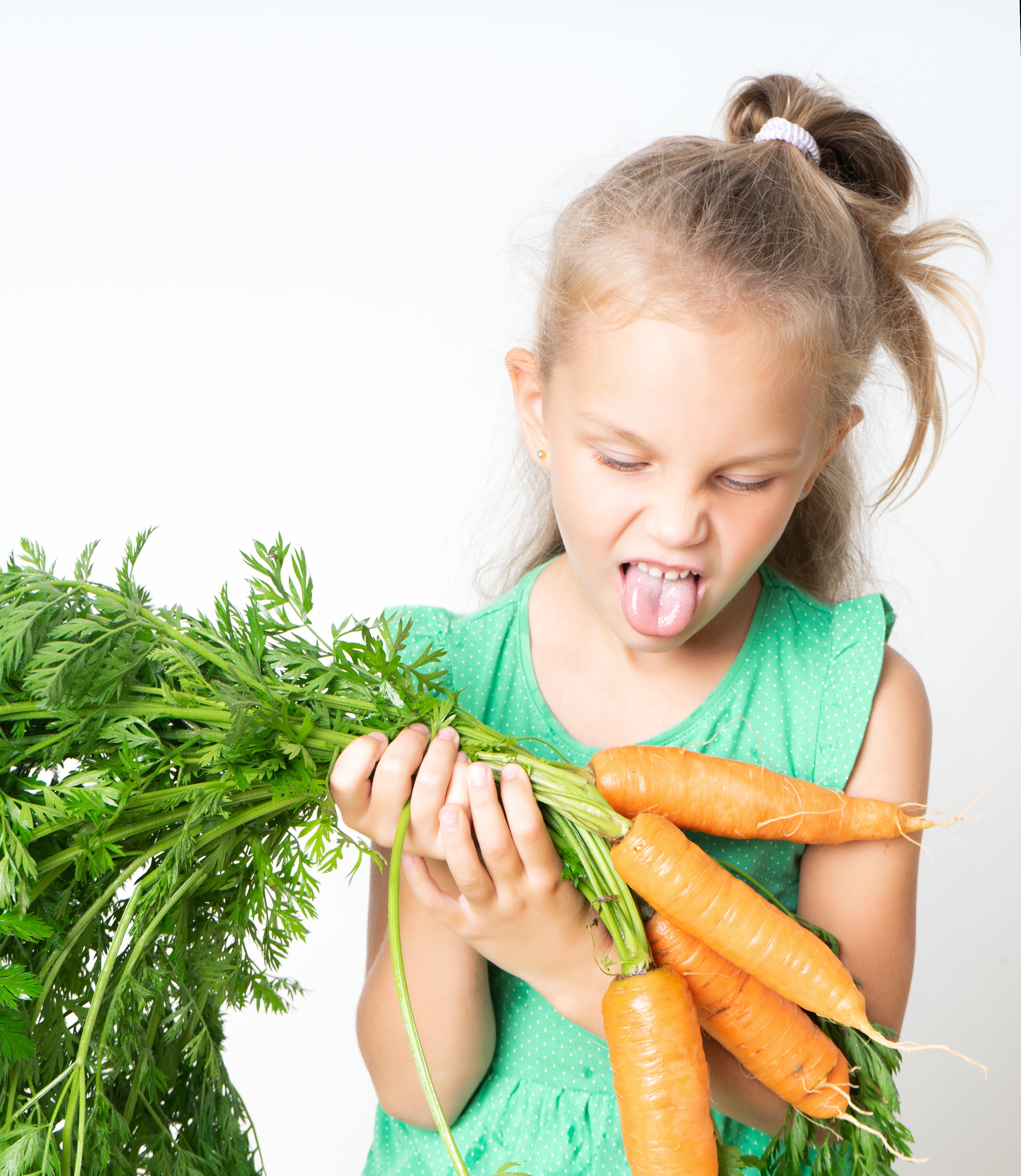 Vaikus žadama maitinti apvytusiomis morkomis