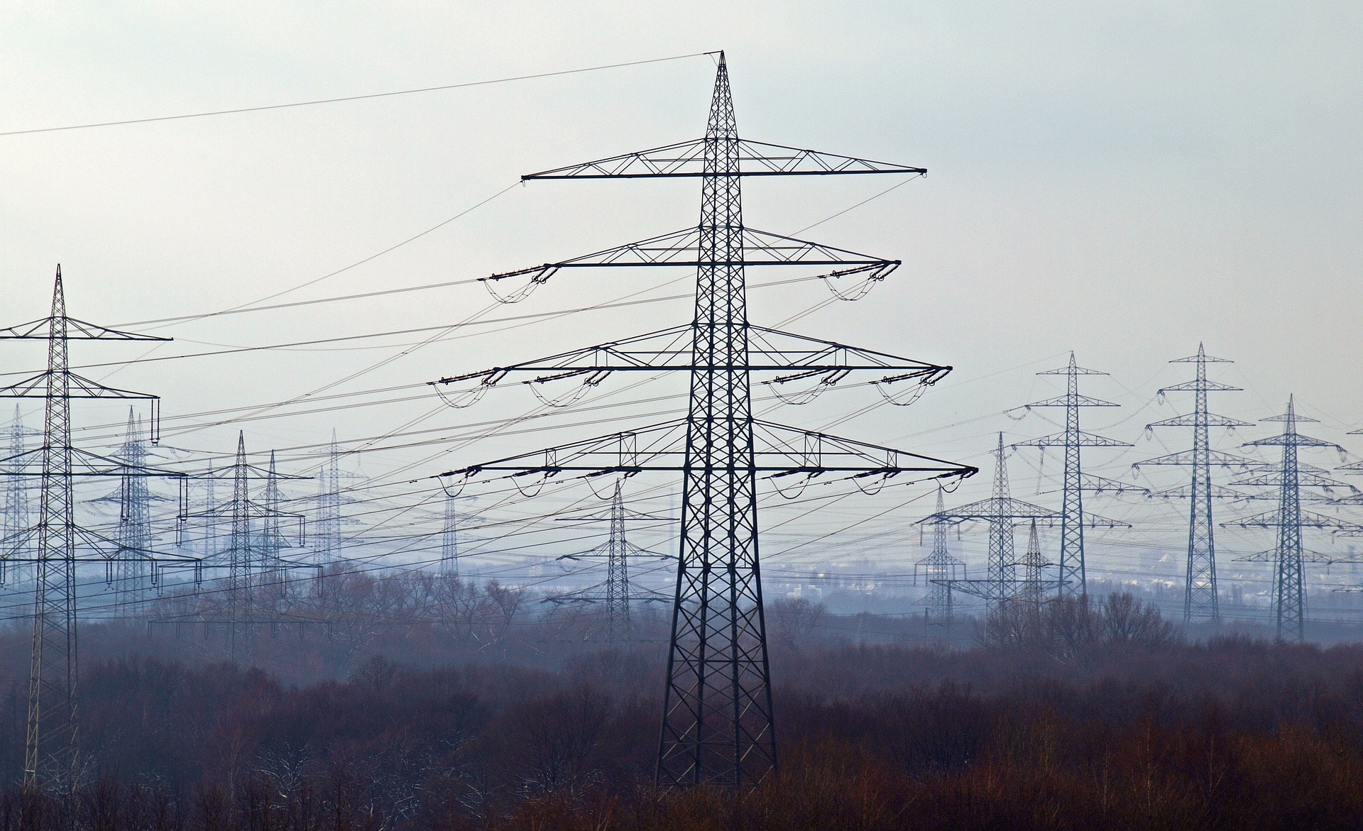 Seimo opozicija inicijuoja tyrimą dėl galimo elektros tiekėjų piktnaudžiavimo