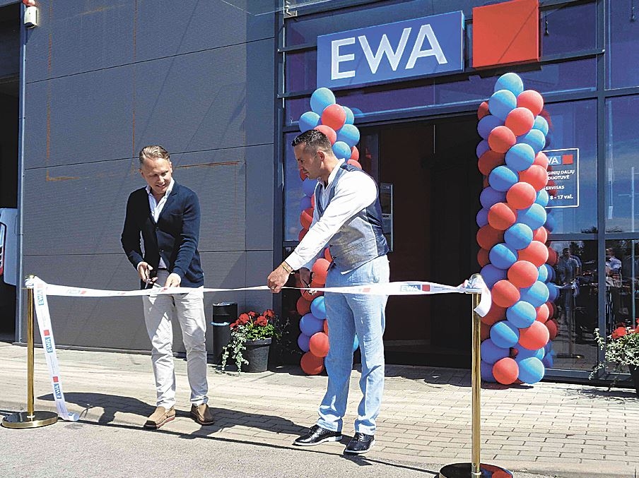 Šiauliuose duris atvėrusioje bendrovės EWA atstovybėje – gausu žemės ūkio technikos ir paslaugų