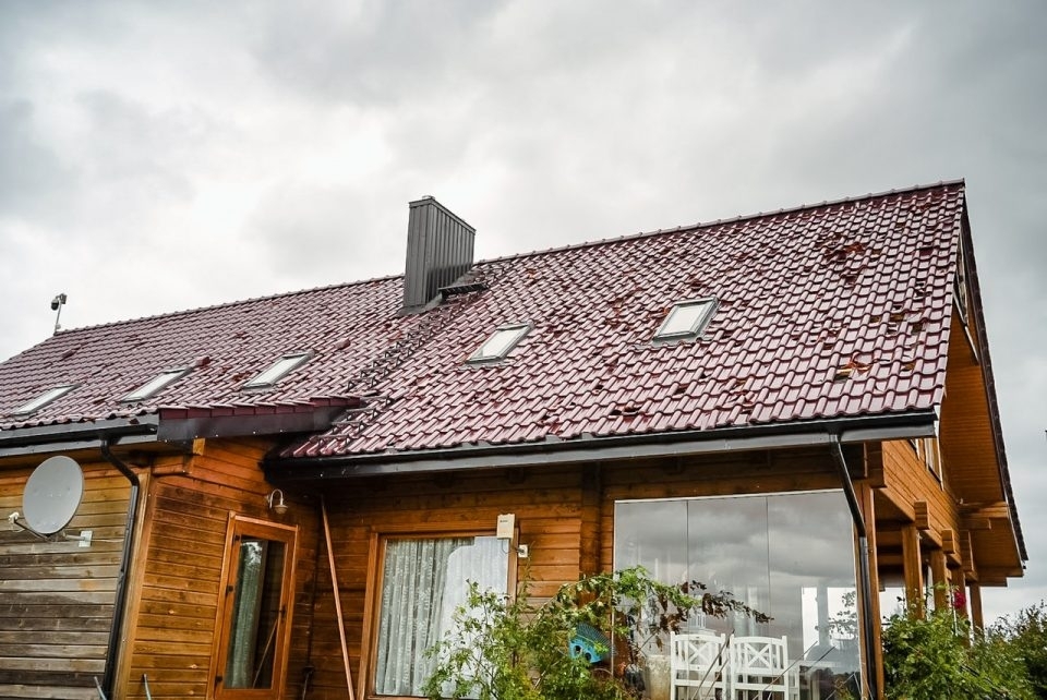 Panevėžio rajone kompensacijos skirtos tik gyvenamųjų namų stogams tvarkyti