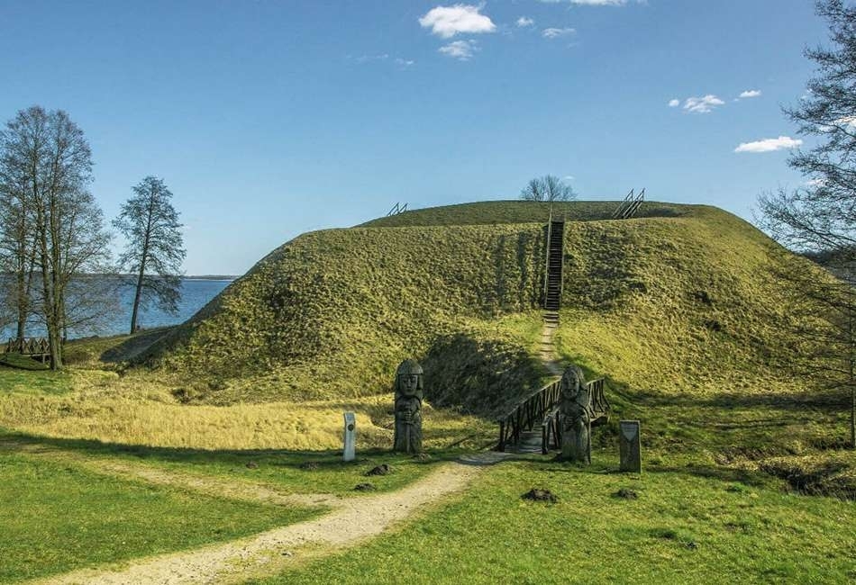 Dzūkijos ir Suvalkijos saugomų teritorijų piliakalniai