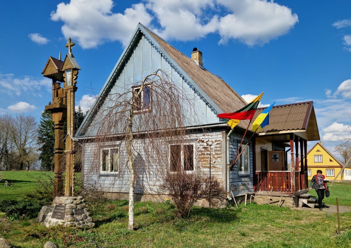 Pienių vynas, Ukrainistikos muziejus ir ne kartą skriausta parapijos bažnyčia