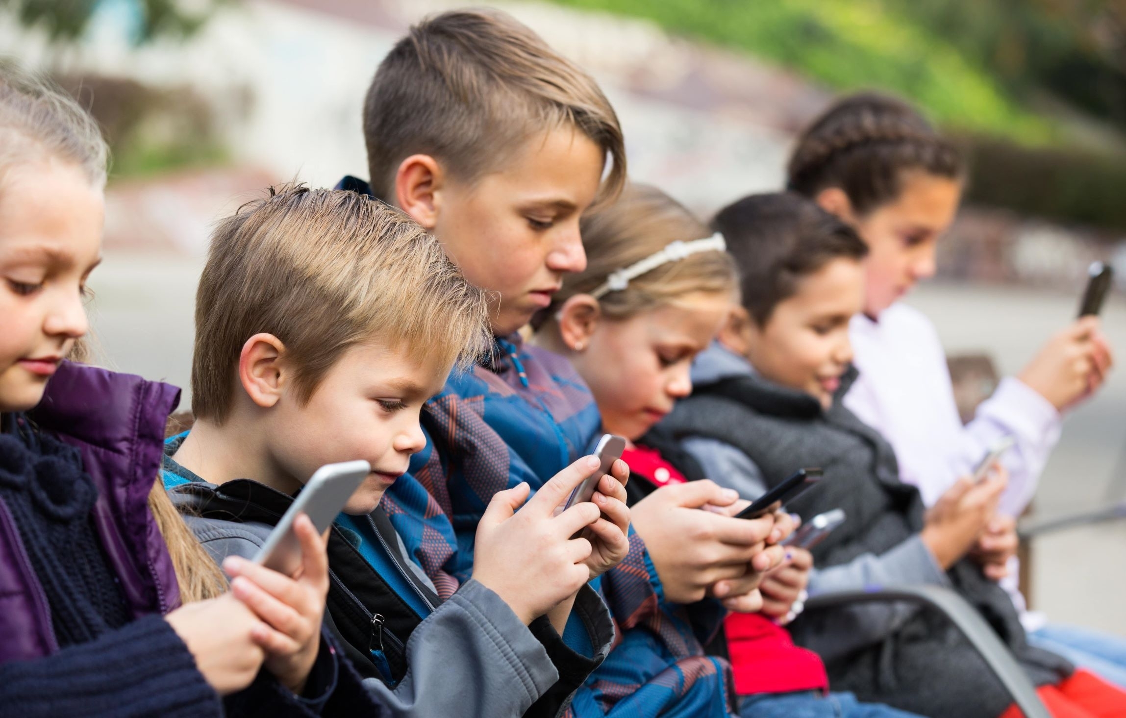 Vaikų apsauga socialiniuose tinkluose: 5 moksliniais tyrimais paremti patarimai
