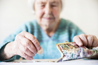 Senjorai su negalia sulauks pensijų padidėjimo: ką svarbu žinoti