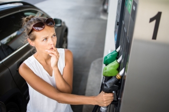 Degalų kainos padidėjo, benzinas vėl brangesnis nei dyzelinas