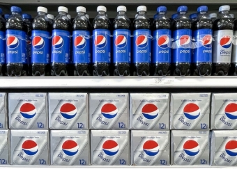 Suomijos parlamentas boikotavo iš Rusijos vis dar nepasitraukusios „PepsiCo“ produkciją
