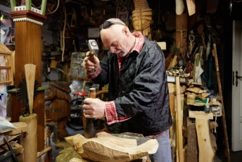 Tautodailininkas surengė lietuvių liaudies mušamųjų instrumentų parodą
