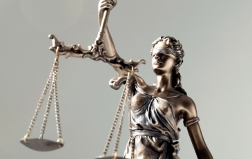 Teismas: AAD sprendimas dėl neteisėto naktinio taikiklio naudojimo – pagrįstas