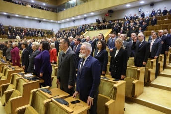 Darbą pradėjo XIV Seimas (papildyta - neapsieita be protesto)