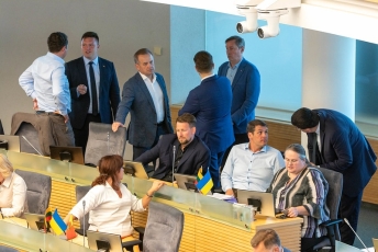 Seimas po svarstymo pritarė siūlymui įteisinti naują GPM tarifą, papildomą NPD, NT mokesčio pakeitimams
