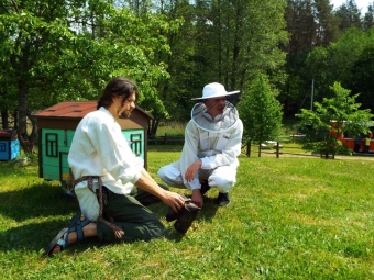 Europos Komisijos atstovybė Lietuvoje dovanoja bičių avilį Bitininkystės muziejui