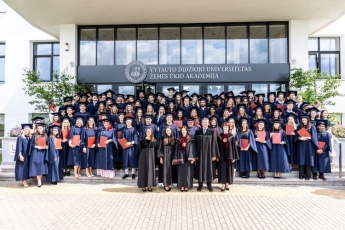 VDU ŽŪA absolventams įteikti diplomai: į naują gyvenimo etapą – su galia kurti ir valia veikti 