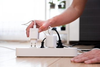 Vyriausybė pritarė: pažeidžiamiems elektros energijos vartotojams siūloma išlaikyti mažesnę kainą 2027 m. I pusmetį