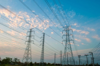 Elektros energijos didmeninės kainos – mažiausios šiais metais