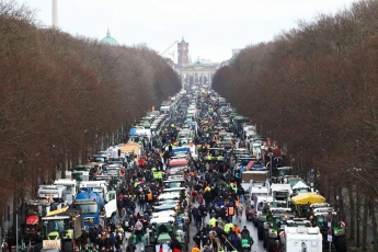 Europos žemdirbių protestai: vienur baigiasi, kitur – prasideda