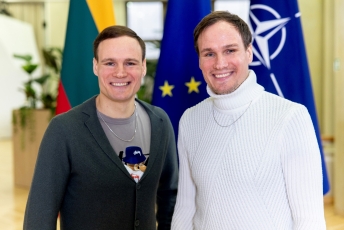 Broliai menininkai Gataveckai: turėtume džiaugtis Lietuva ir jos 20 sėkmės metų NATO ir ES