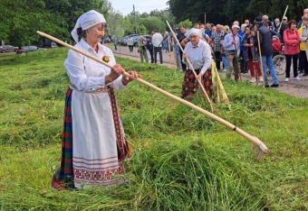 Šienpjovių varžytuvės ir Joninių šviesa