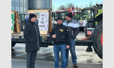 Protestuojantys Latvijos ūkininkai ragina uždrausti žemės ūkio produktų importą iš Rusijos