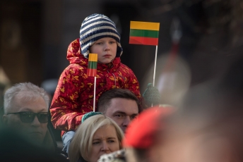 Eurobarometro apklausa: lietuviai labiausiai palaiko ES plėtrą, dauguma balsuotų EP rinkimuose