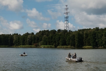 Aplinkosaugininkų dėmesys žvejojantiems iš valčių