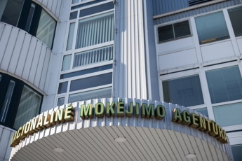NMA direktorius laikinai nušalintas nuo pareigų, ministerija pradeda vidinį tyrimą