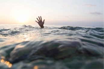 Jūros bangos savaitgalį nusinešė dviejų žmonių gyvybes, upėje nuskendo vyras, tvenkinyje – vaikas