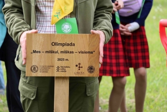 Išrinkti šalies geriausieji – įvyko pirmoji miškininkystės olimpiada „Mes miškui – miškas visiems“