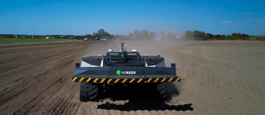 VDU ŽŪA mokomojo ūkio laukuose pademonstruotas pirmasis Baltijos šalyse naujo tipo autonominis traktorius robotas