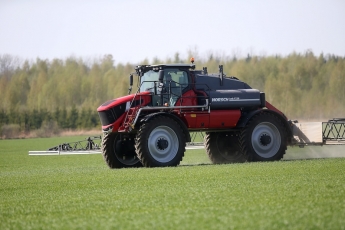 „Swedbank“ suteikė pirmą paskolą su tvaraus ūkininkavimo sertifikatu „Krekenavai“