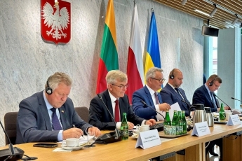 Varšuvoje trijų šalių parlamentarai pasirašė deklaraciją dėl rusijos karo Ukrainoje padarinių žemės ūkio sektoriuje suvaldymo