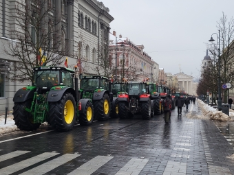 Vilniaus Gedimino prospekte jau renkasi žemdirbių traktoriai - suvažiavo 1300 traktorių