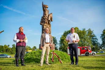 Panevėžio rajone atidengta skulptūra Lietuvos žemdirbiams