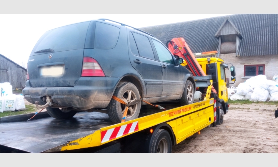 Iš automobilio sumedžiojo šerną – praras automobilį ir teisę medžioti